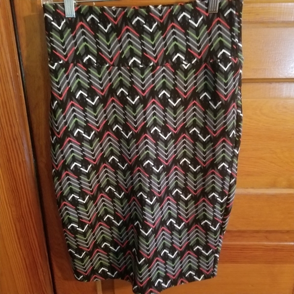 LuLaRoe Cassie Gray/black w/ V pattern Size S - Picture 1 of 5